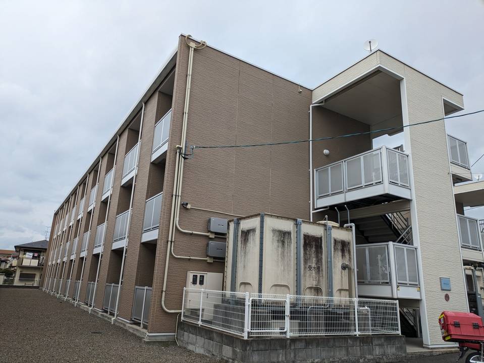 松山市土居田町のマンションの建物外観