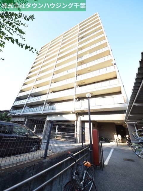 千葉市中央区新田町のマンションの建物外観