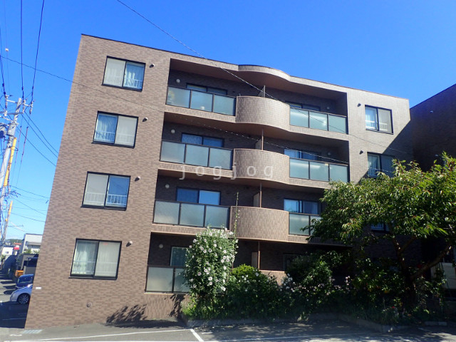 札幌市清田区北野四条のマンションの建物外観