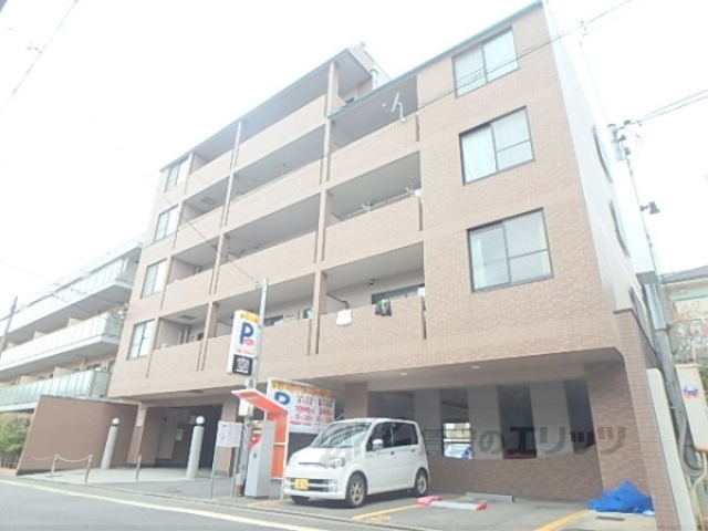 京都市中京区西ノ京中御門西町のマンションの建物外観