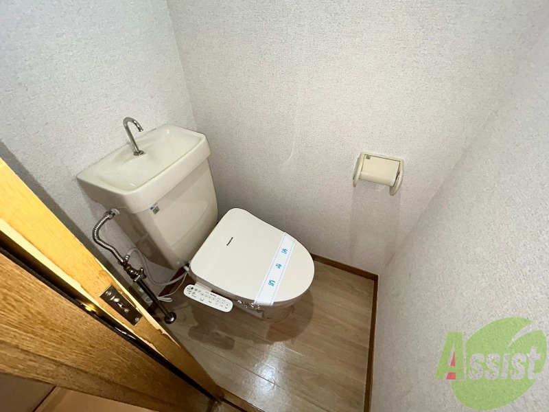 トイレ　トイレは白を基調としていて清潔感があっていいですね。