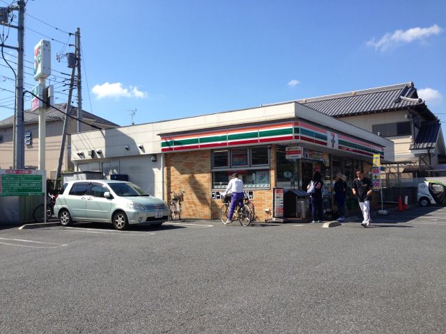 コンビニ　セブンイレブン（コンビニ）まで370m