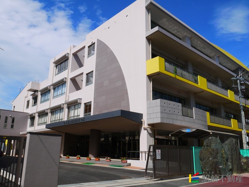 小学校　日吉小学校（小学校）まで300m