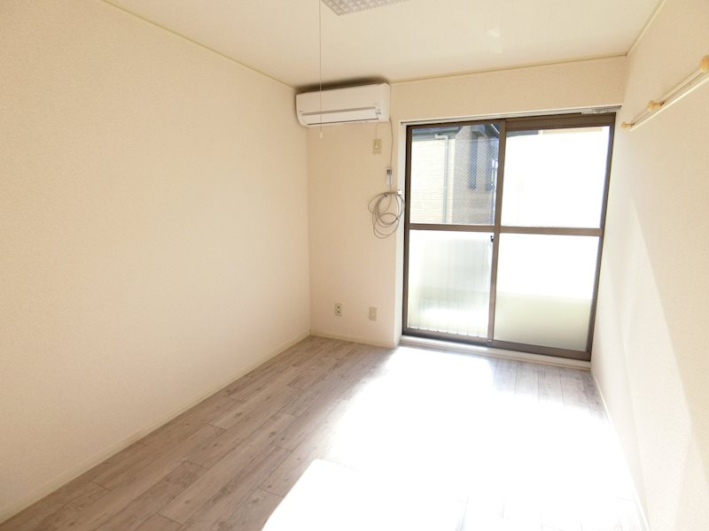 居室・リビング　陽当たり良好です！