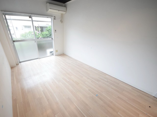 居室・リビング　別号室参考写真