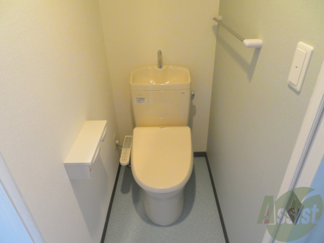 トイレ　トイレは温水洗浄便座です。あって嬉しい設備の１つですね。