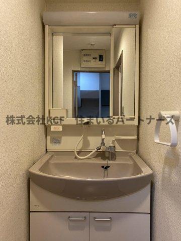 洗面設備　独立洗面台あり、毎朝おしゃれに忙しい女性の方におすすめです