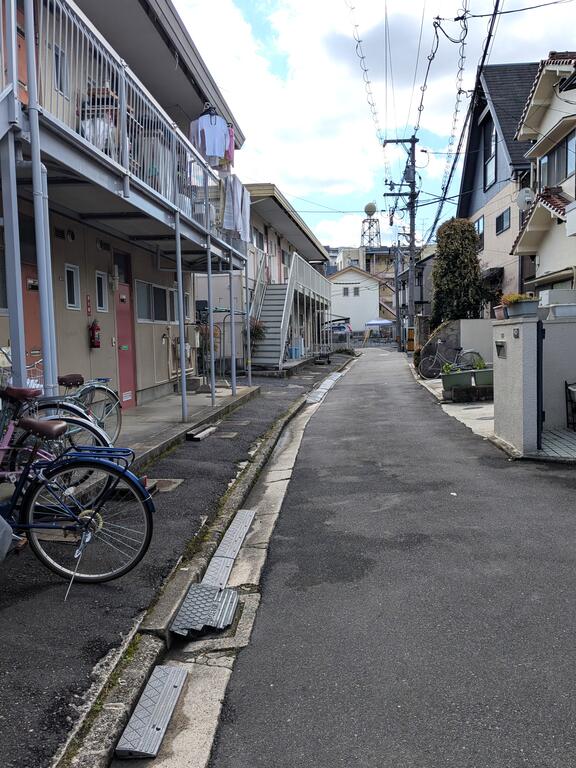 その他　前面道路です。