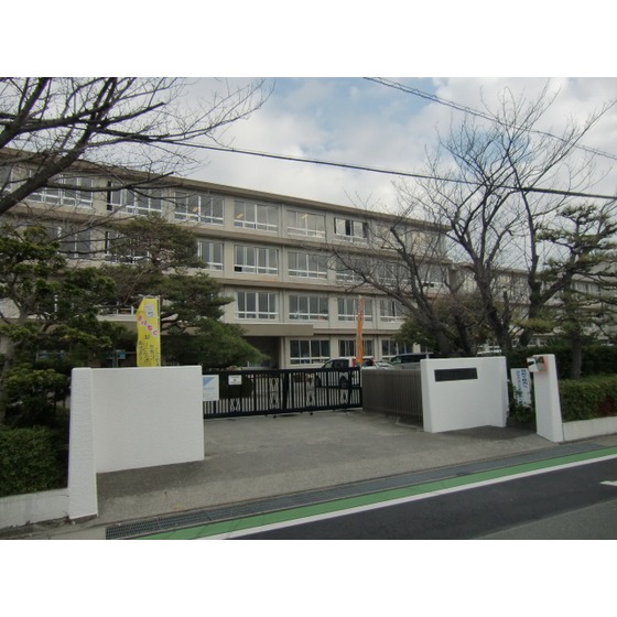 小学校　浜松市立芳川小学校（小学校）まで838m