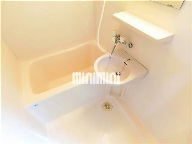 バス・シャワールーム　湯舟につかってゆっくりできますね。