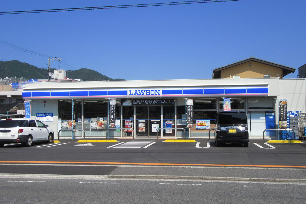 コンビニ　ローソン広島五日市駅前三丁目店（コンビニ）まで301m