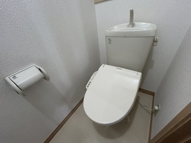 トイレ　※同物件別号室の写真になります