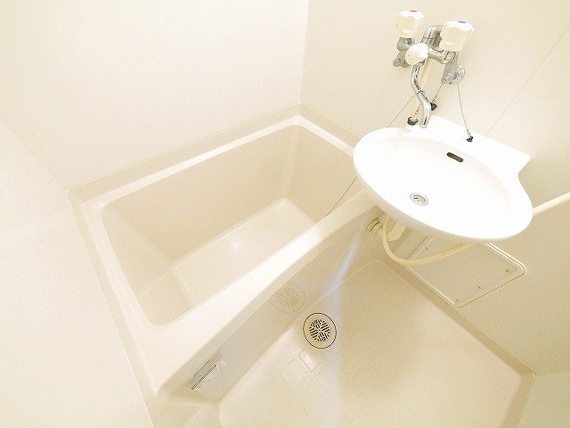 バス・シャワールーム　ゆったり過ごせるお風呂です