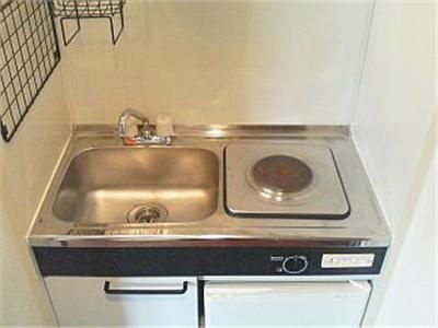 キッチン　使いやすいキッチンはミニ冷蔵庫付