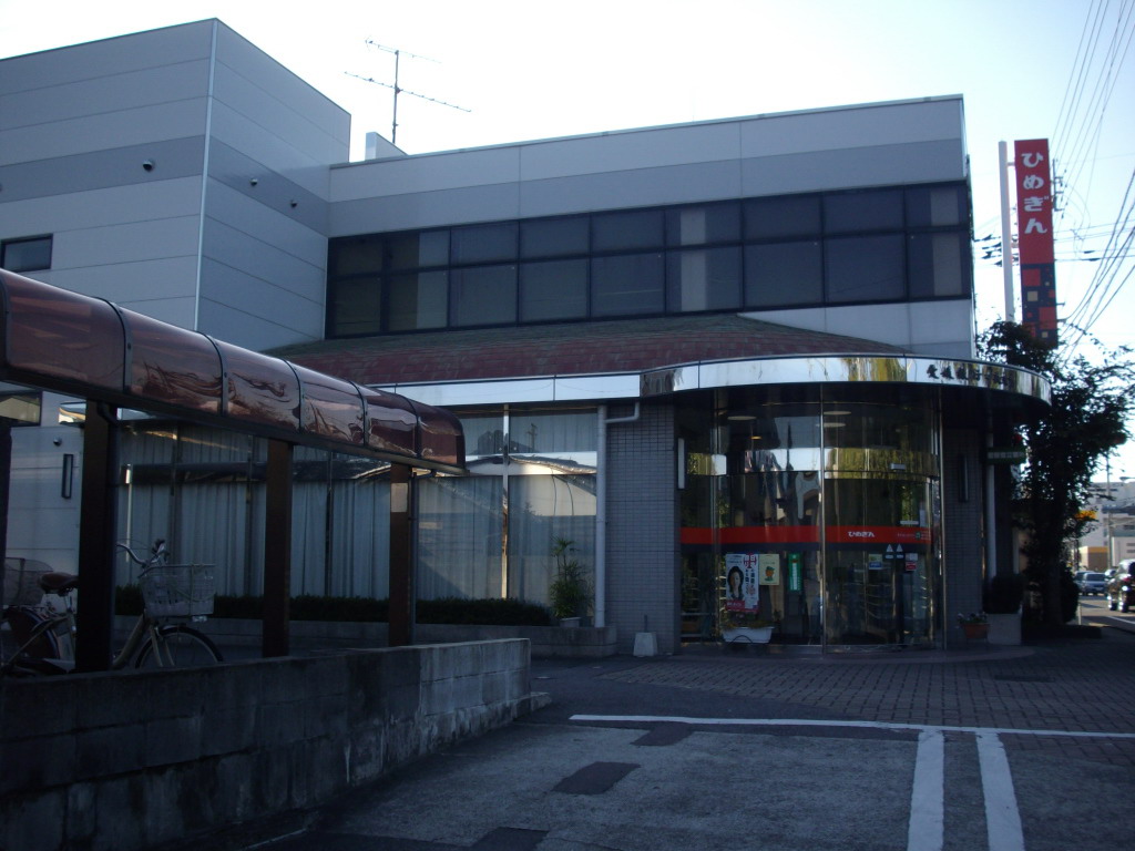 銀行　愛媛銀行泉川支店（銀行）まで1131m