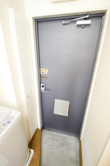 玄関　※他の号室の号室の写真です。
