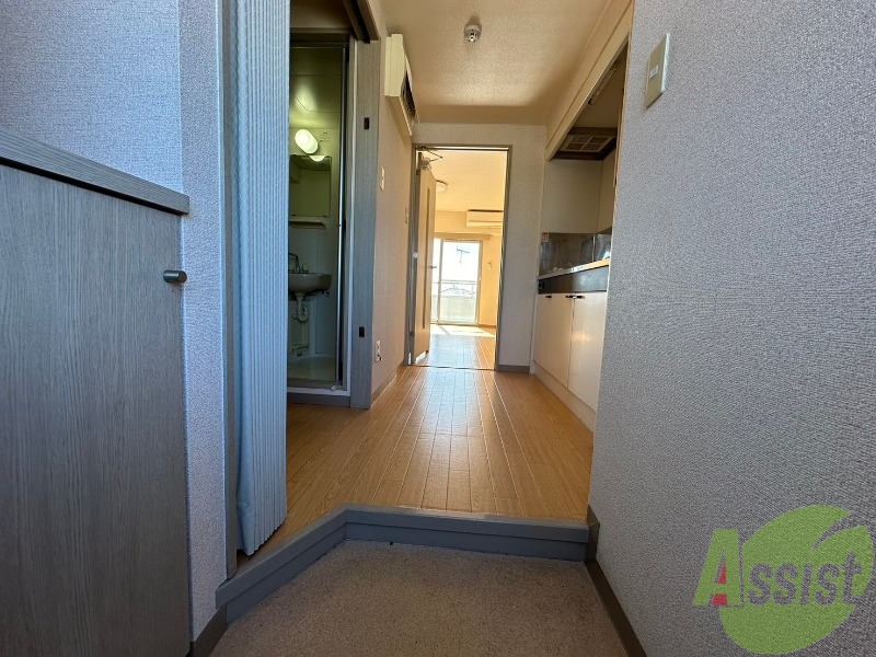 玄関　玄関も広々と開放的で使い勝手がいいですよ。