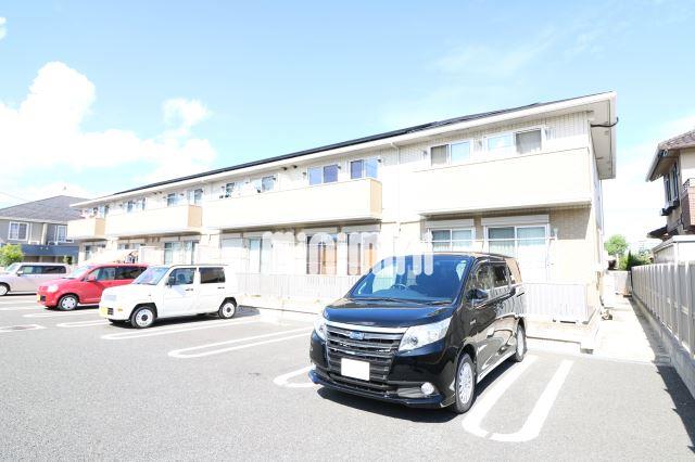 建物外観　建物も目の前が駐車場なので日当たり良好。