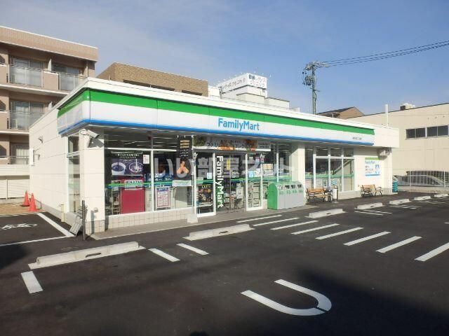 コンビニ　ファミリーマート 名東本通三丁目店（コンビニ）まで83m