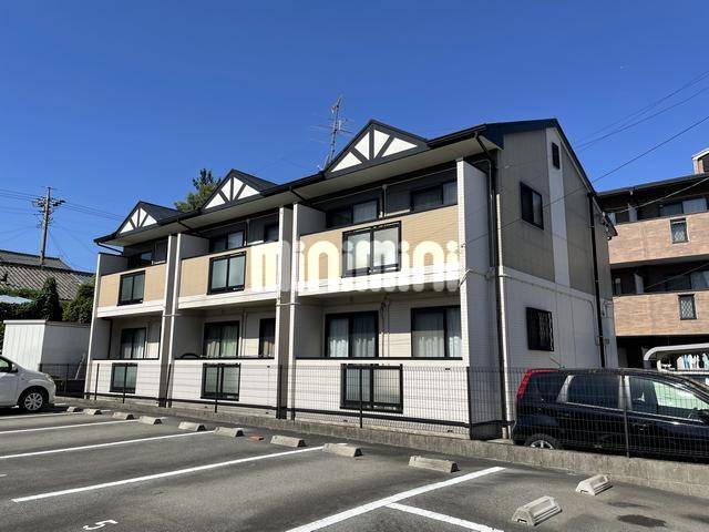 建物外観　南向きベランダで日当り良好、居室は１０帖です。