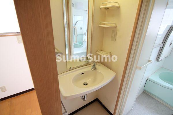 洗面設備　コンパクトで使いやすい洗面所