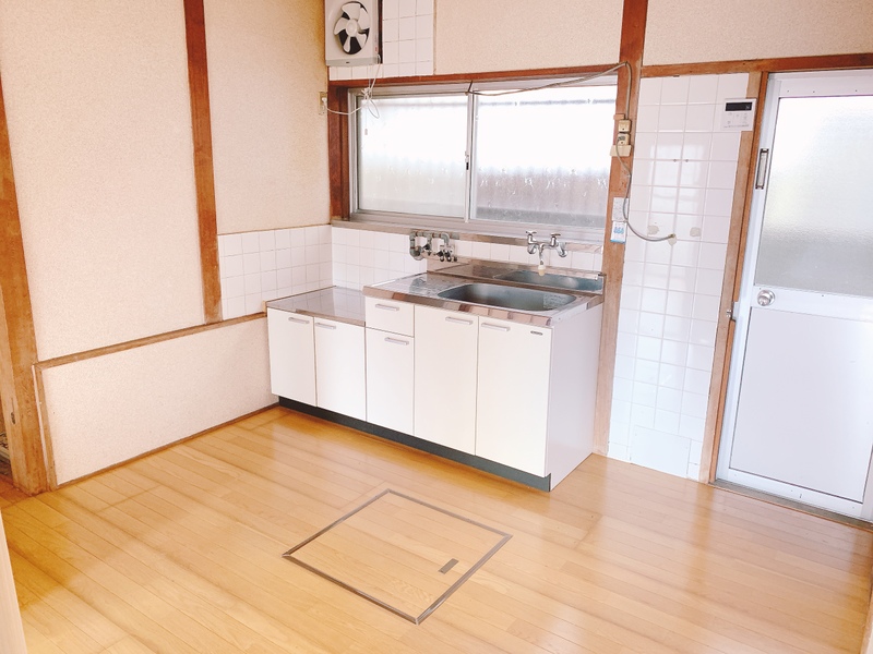 難波貸家 東側の居間写真