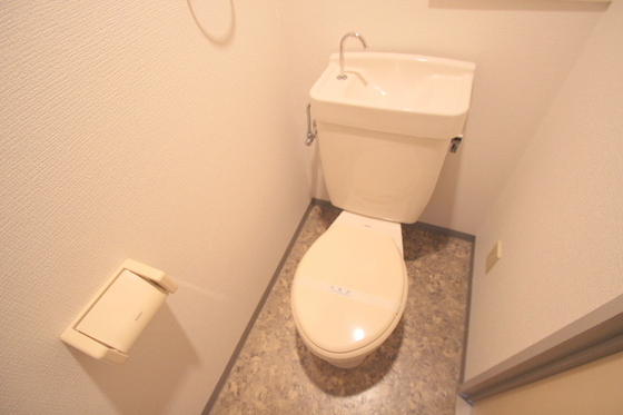 トイレ　＊参考別部屋写真です。