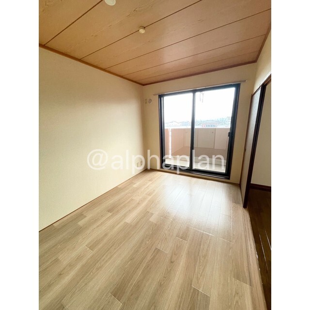 その他部屋・スペース　リビング隣、日当たり良好の南洋室