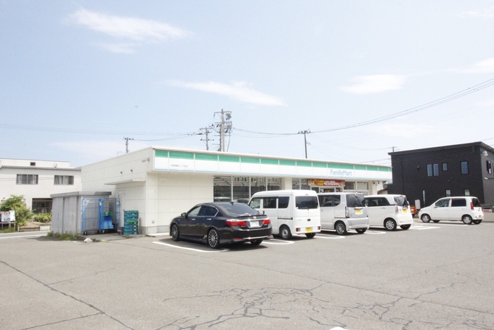 コンビニ　ファミリーマート植松一丁目店（コンビニ）まで98m
