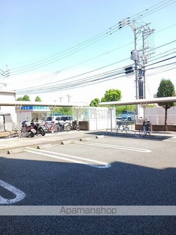 エントランス　駐車場