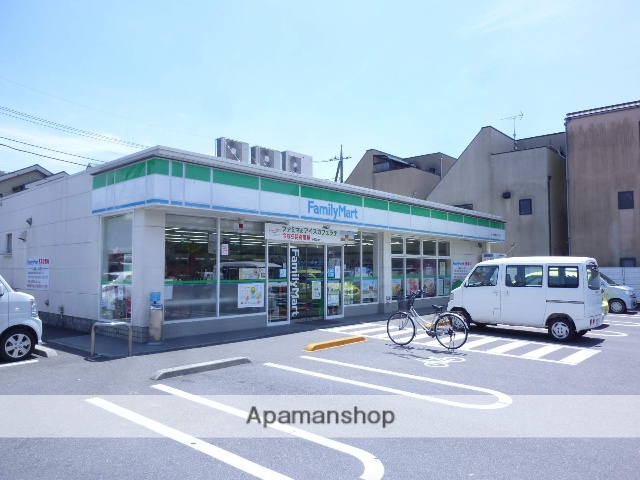 コンビニ　ファミリーマート（コンビニ）まで922m