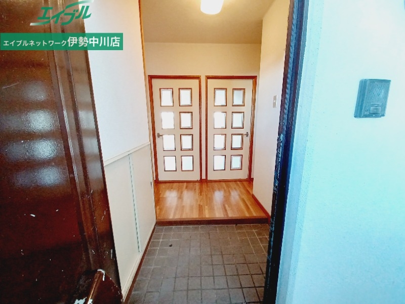 玄関　同タイプの部屋写真です