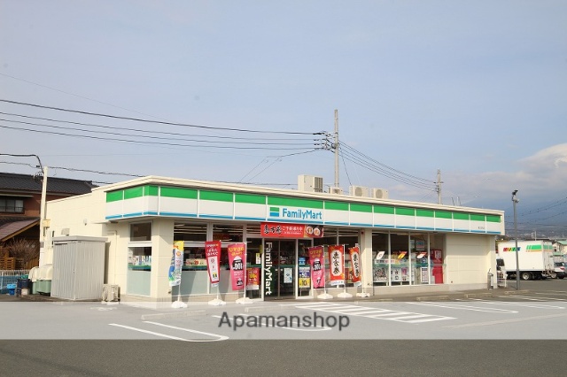 コンビニ　ファミリーマート（コンビニ）まで529m