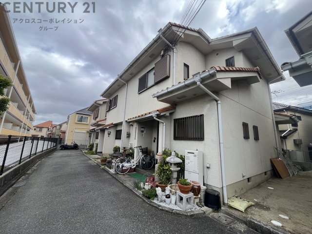 建物外観　敷地内に駐車スペースあります☆