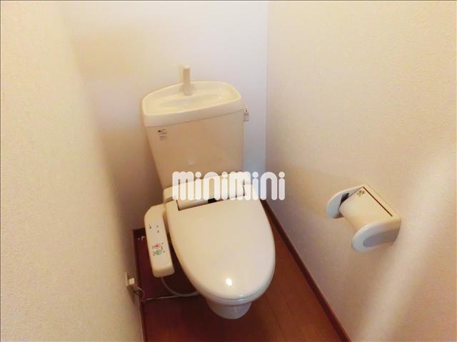 トイレ　温水洗浄便座付きのトイレです。