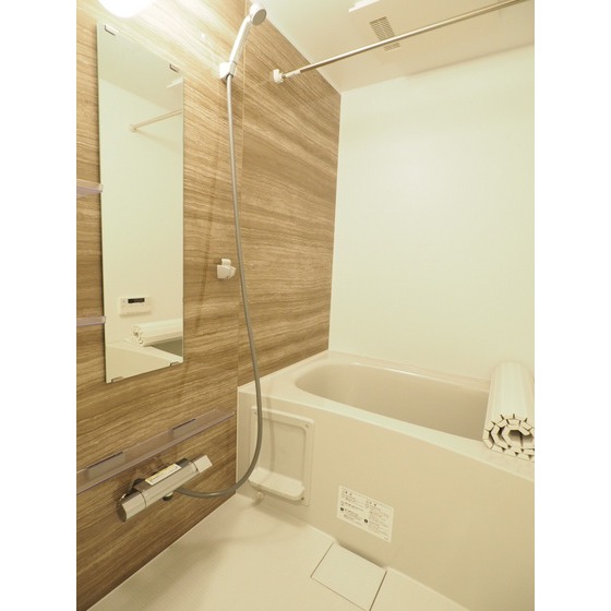 バス・シャワールーム　浴室乾燥機、追焚機能有り