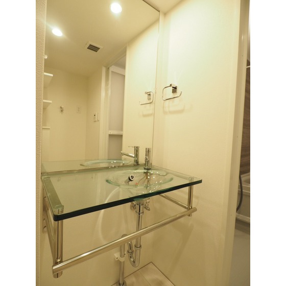 洗面設備　お洒落な独立洗面台