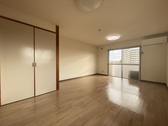 居室・リビング　※他号室の写真です。