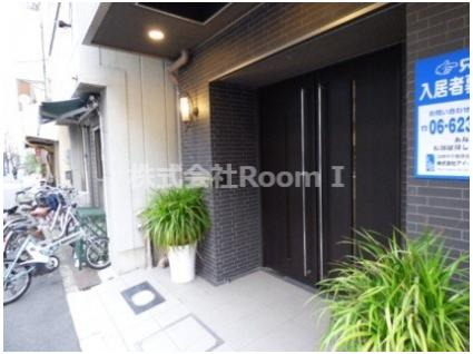 エントランス　落ち着いたエントランスです