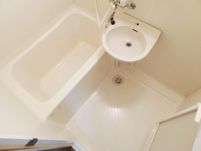 バス・シャワールーム　1日の疲れを洗い流すバスルーム