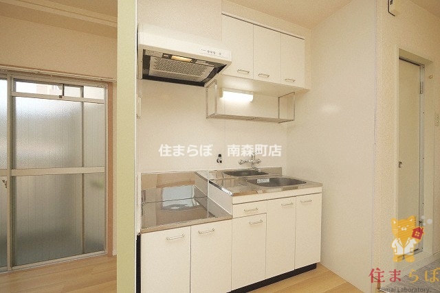 キッチン　「ただの部屋探しじゃない。“あなたの暮らし”探しです。」