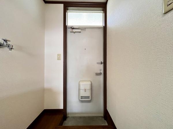 玄関　※102号室の室内写真になります