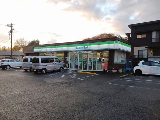 コンビニ　ファミリーマート秋田寺内神屋敷（コンビニ）まで192m