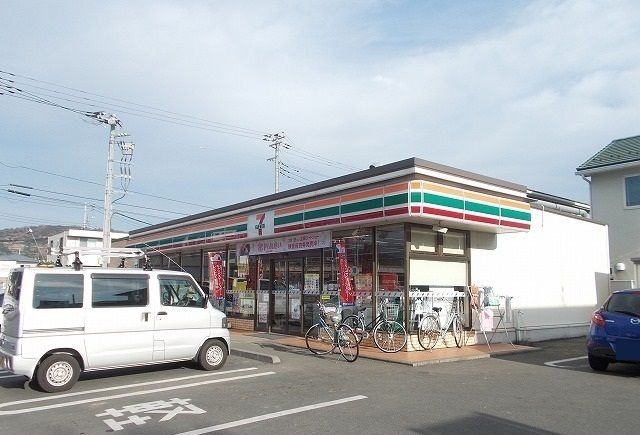 コンビニ　セブンイレブン下堀店（コンビニ）まで65m