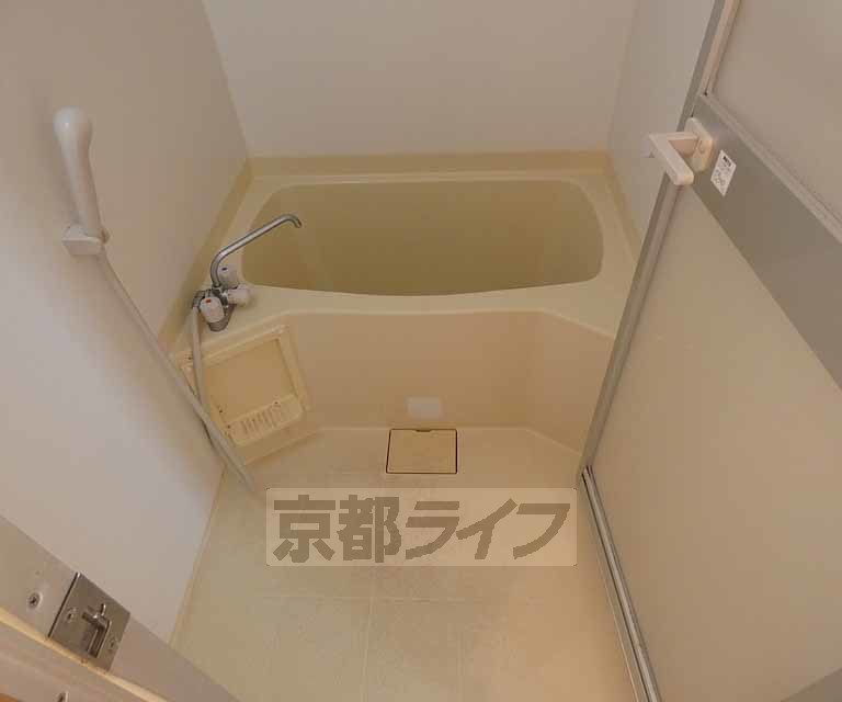 バス・シャワールーム　バスルームです。