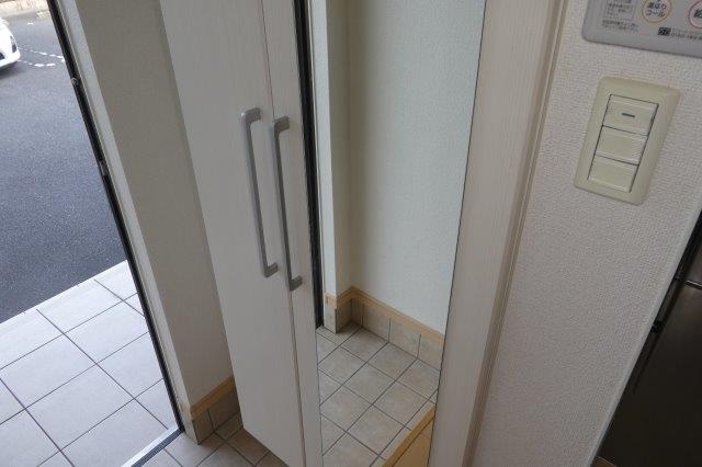 収納　シューズボックス