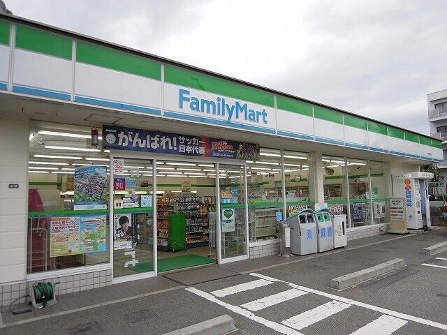 コンビニ　ファミリーマート箕面小野原東店（コンビニ）まで528m