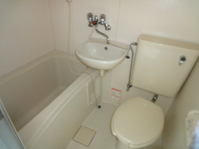 バス・シャワールーム　同物件、別号室のものです。