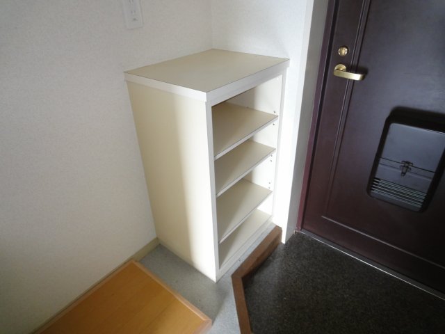 玄関　同物件、別号室のものです。