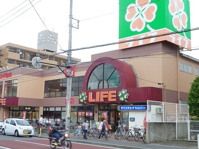 スーパー　★★ライフ（スーパー）まで180m